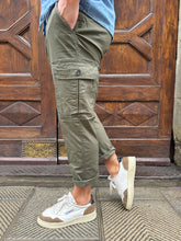 Carica l'immagine nel visualizzatore di Gallery, Pantalone Cargo di Telamira verde militare