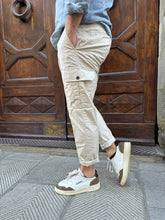 Carica l'immagine nel visualizzatore di Gallery, Pantalone Cargo di Telamira panna
