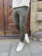 Carica l'immagine nel visualizzatore di Gallery, Pantalone chinos di Hamaki-Ho verde