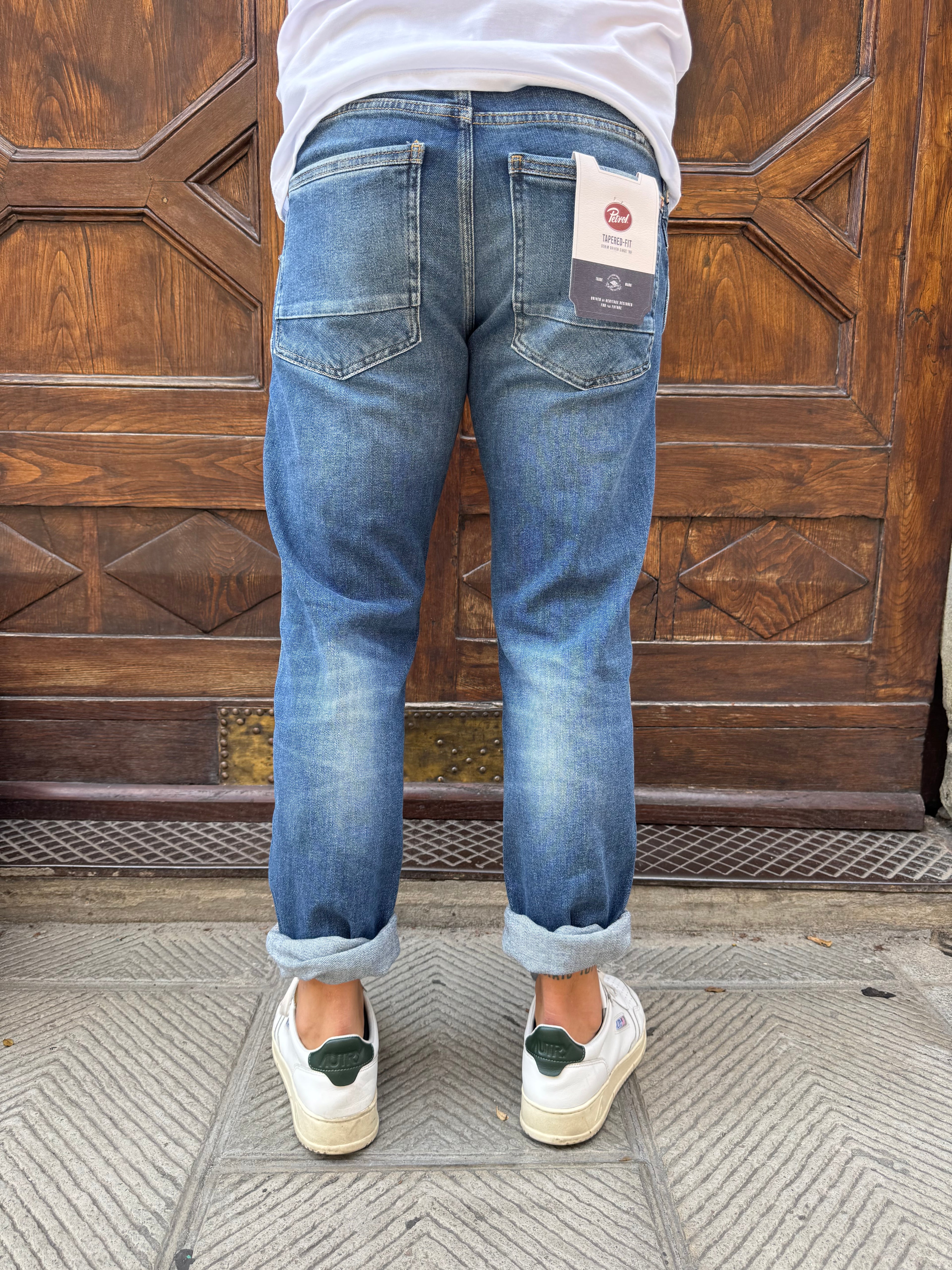 Jeans Works di Petrol Ind.