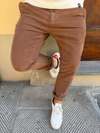 Pantalone chinos in velluto microcostina di Tréz moro
