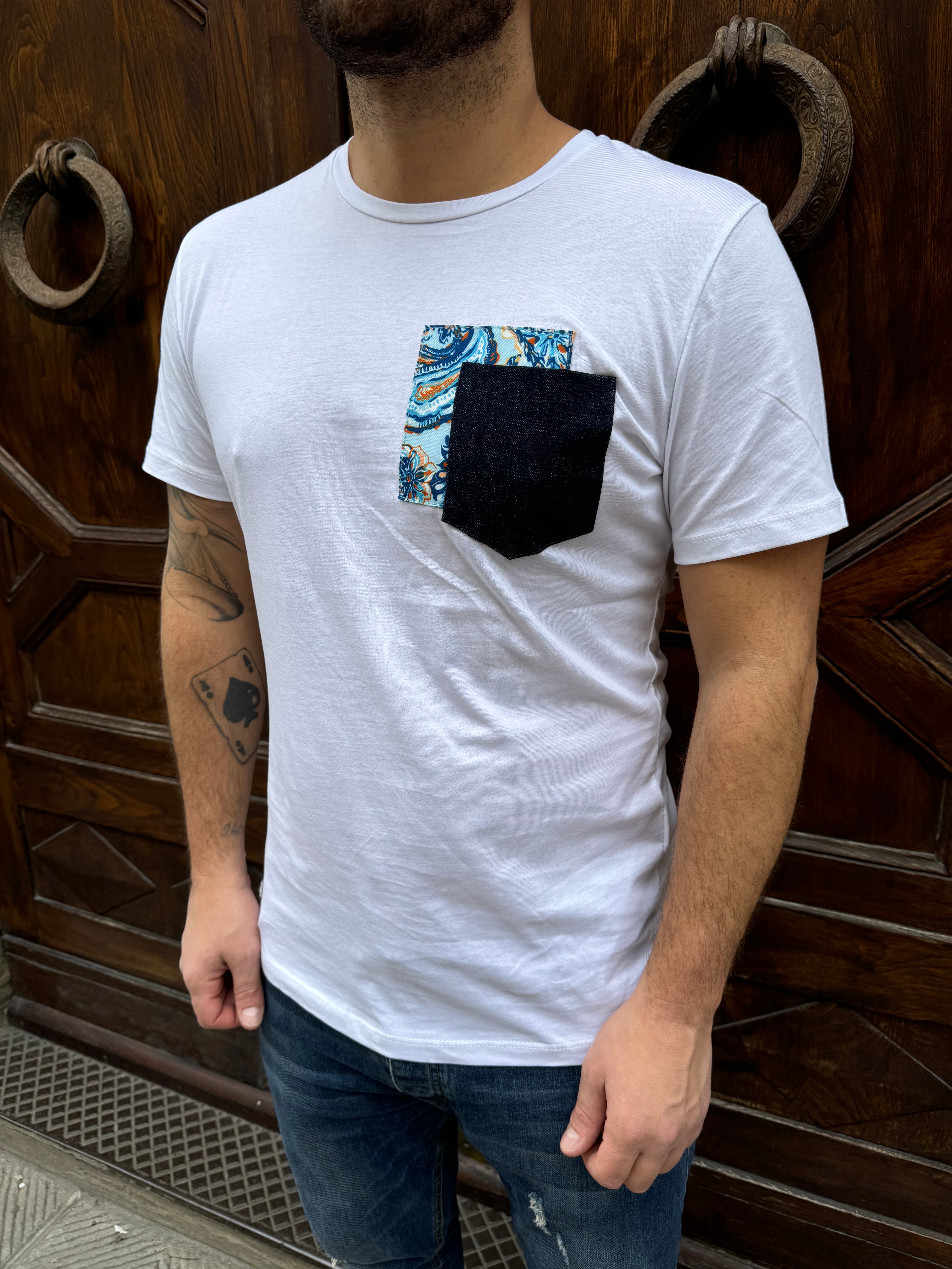 T-Shirt Taschino jeans di Telamira
