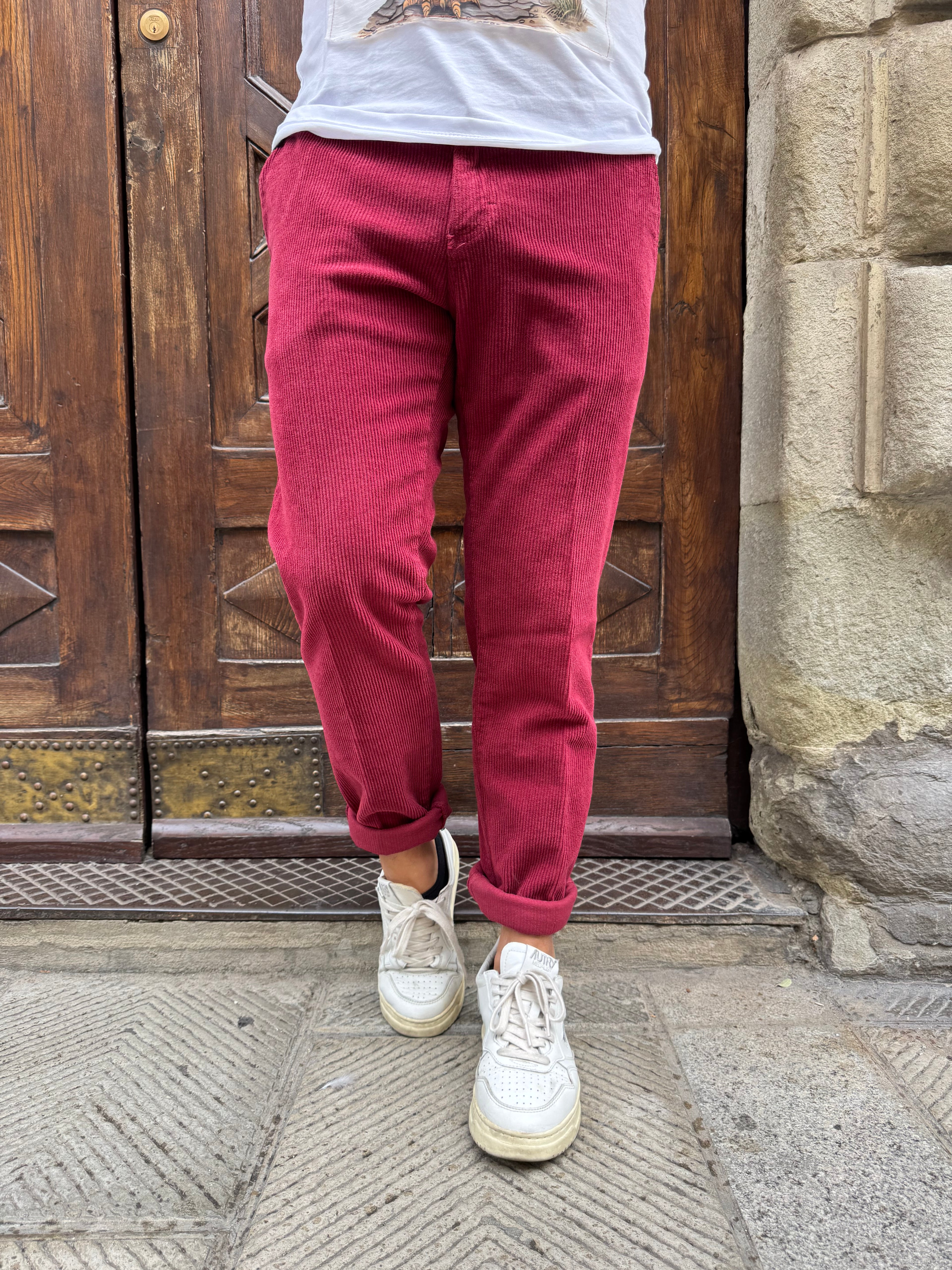 Pantalone Chinos in velluto di Telamira bordeaux
