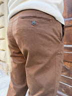 Pantalone Chinos di Hamaki-Ho con pences moro