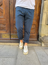 Carica l&#39;immagine nel visualizzatore di Gallery, Pantalone Lewis di Trèz blu
