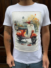 Carica l&#39;immagine nel visualizzatore di Gallery, T-Shirt Vespa di 3.9
