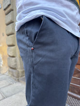 Carica l&#39;immagine nel visualizzatore di Gallery, Pantalone Chinos Harry di Yes Zee blu
