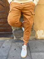 Pantalone cargo in velluto di Telamira caramello