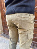 Pantalone Cargo in microvelluto di Tréz verde salvia