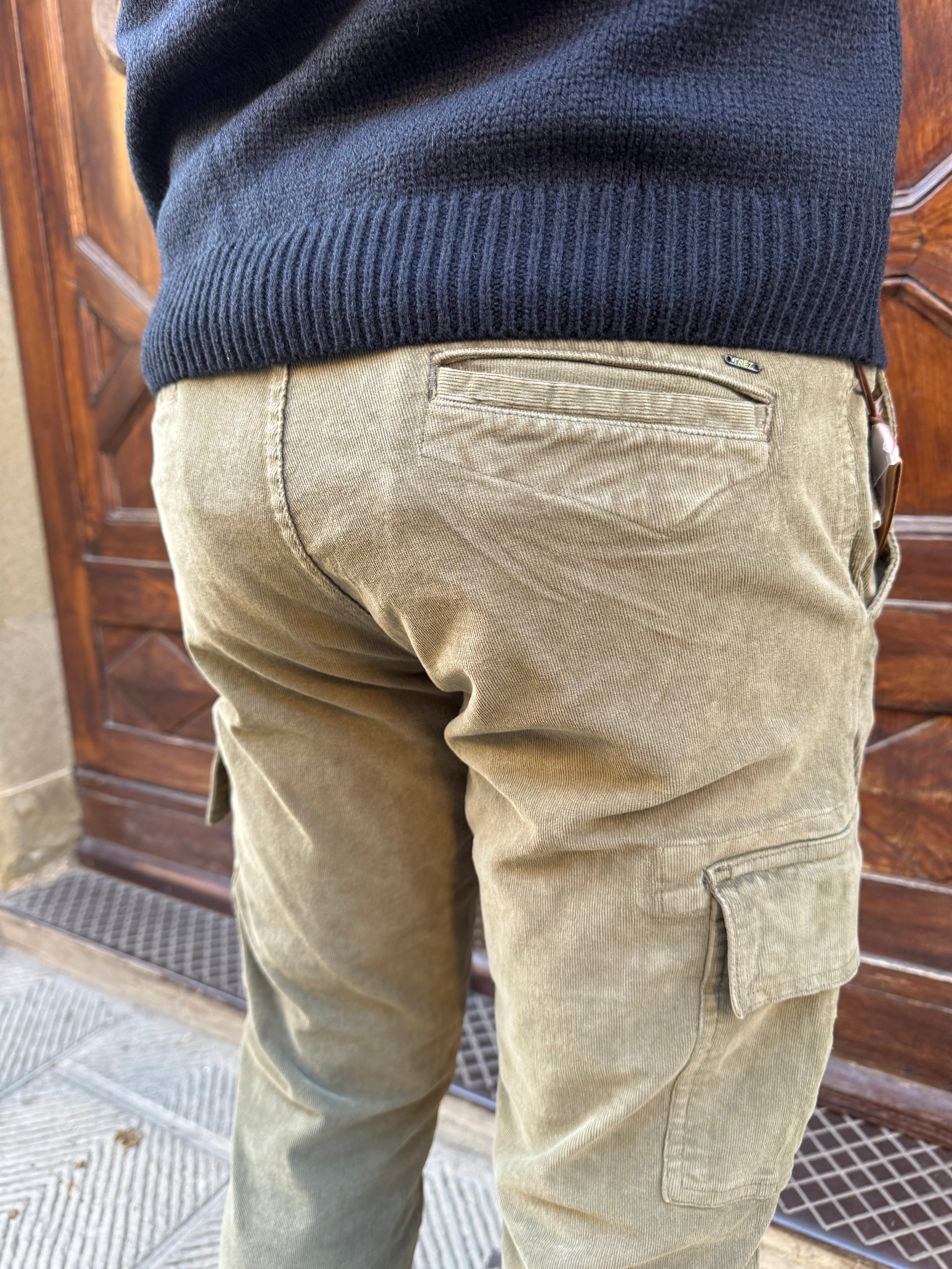 Pantalone Cargo in microvelluto di Tréz verde salvia