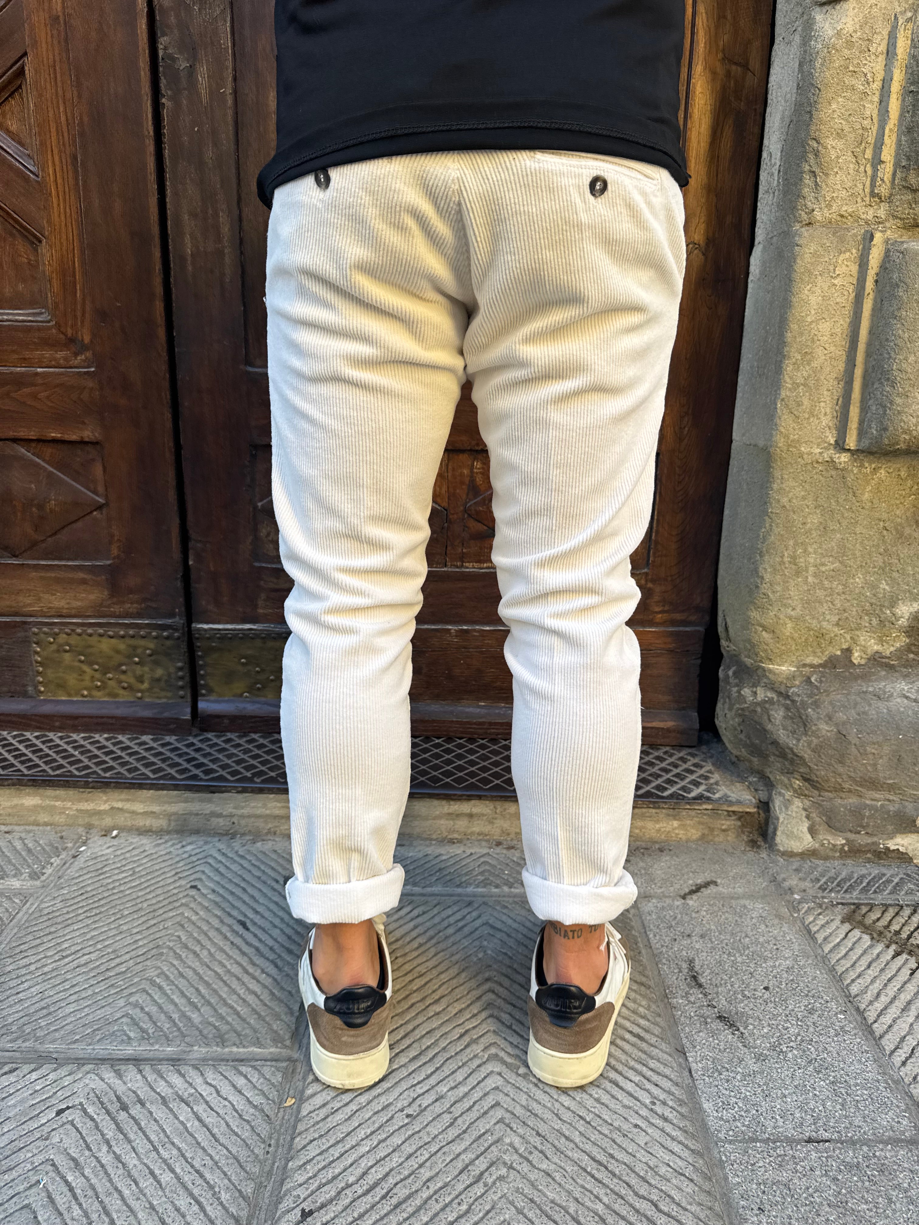 Pantalone Chinos in velluto di Telamira panna