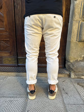Carica l&#39;immagine nel visualizzatore di Gallery, Pantalone chinos in velluto panna di Telamira panna
