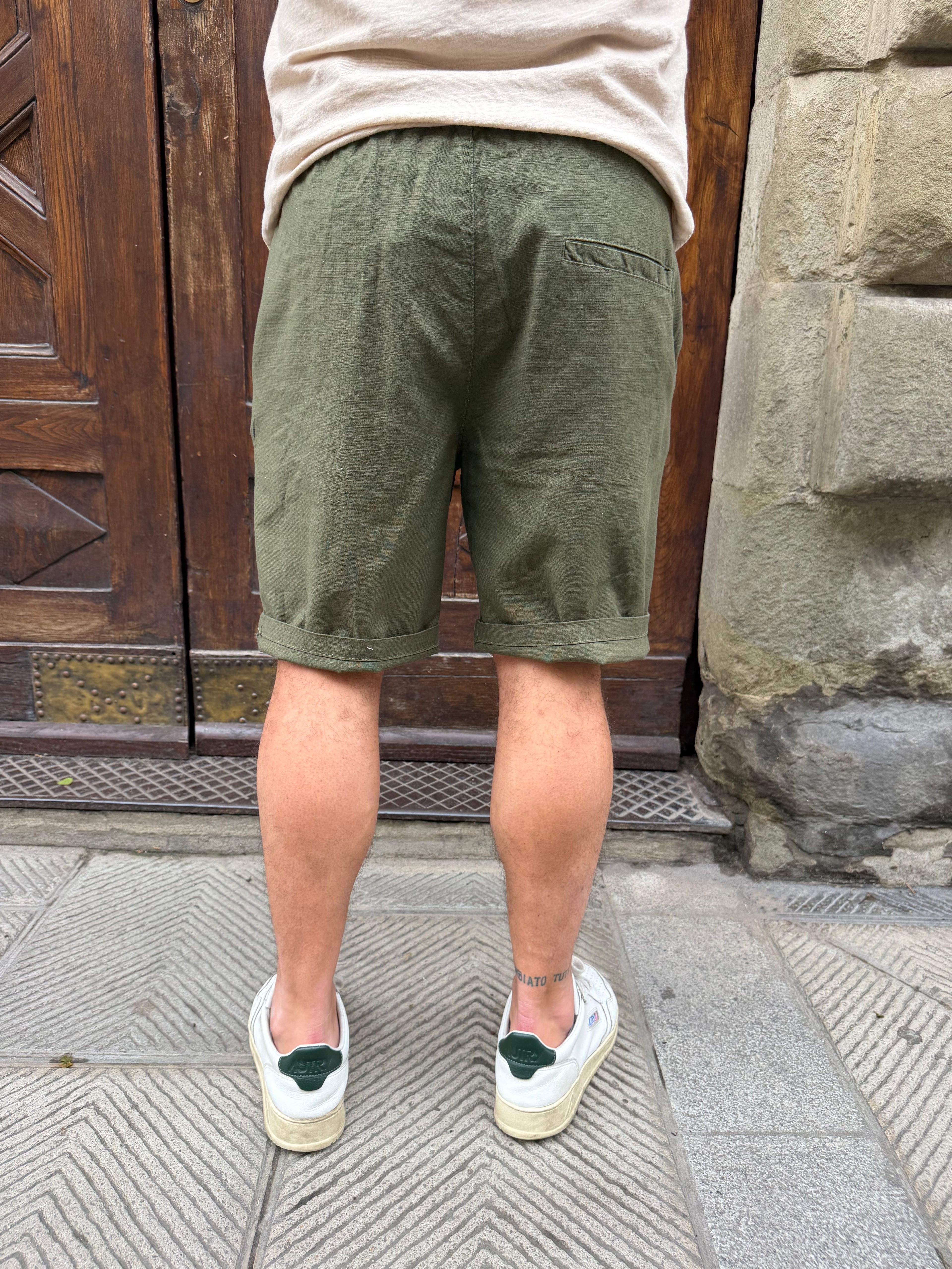 Bermuda Malibù di 3.9 in lino verde
