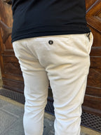 Pantalone Chinos in velluto di Telamira panna