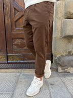 Pantalone Chinos di Hamaki-Ho con pences moro