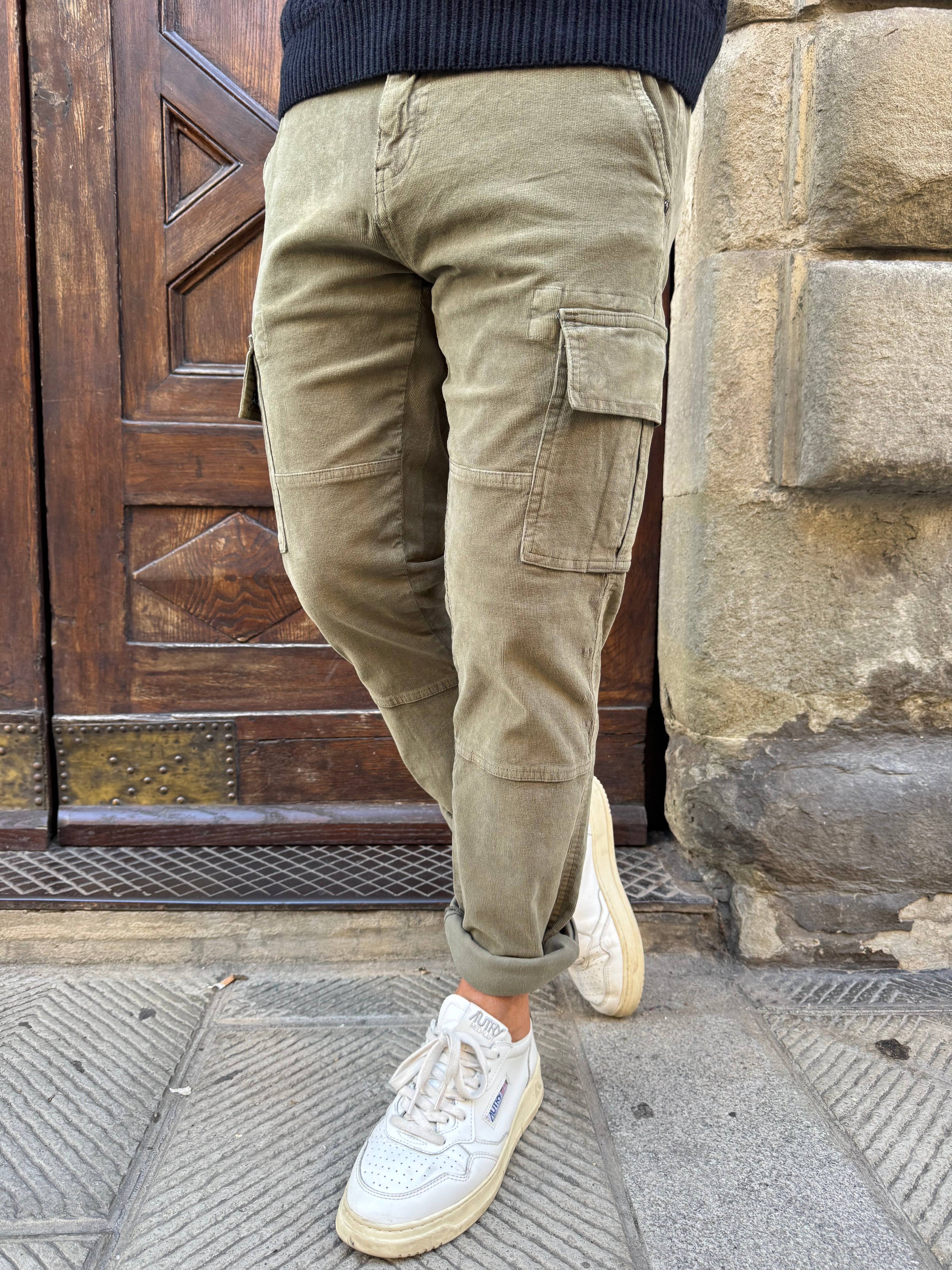 Pantalone Cargo in microvelluto di Tréz verde salvia