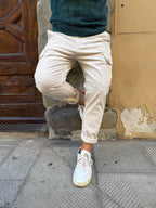 Pantalone cargo in velluto di Telamira panna