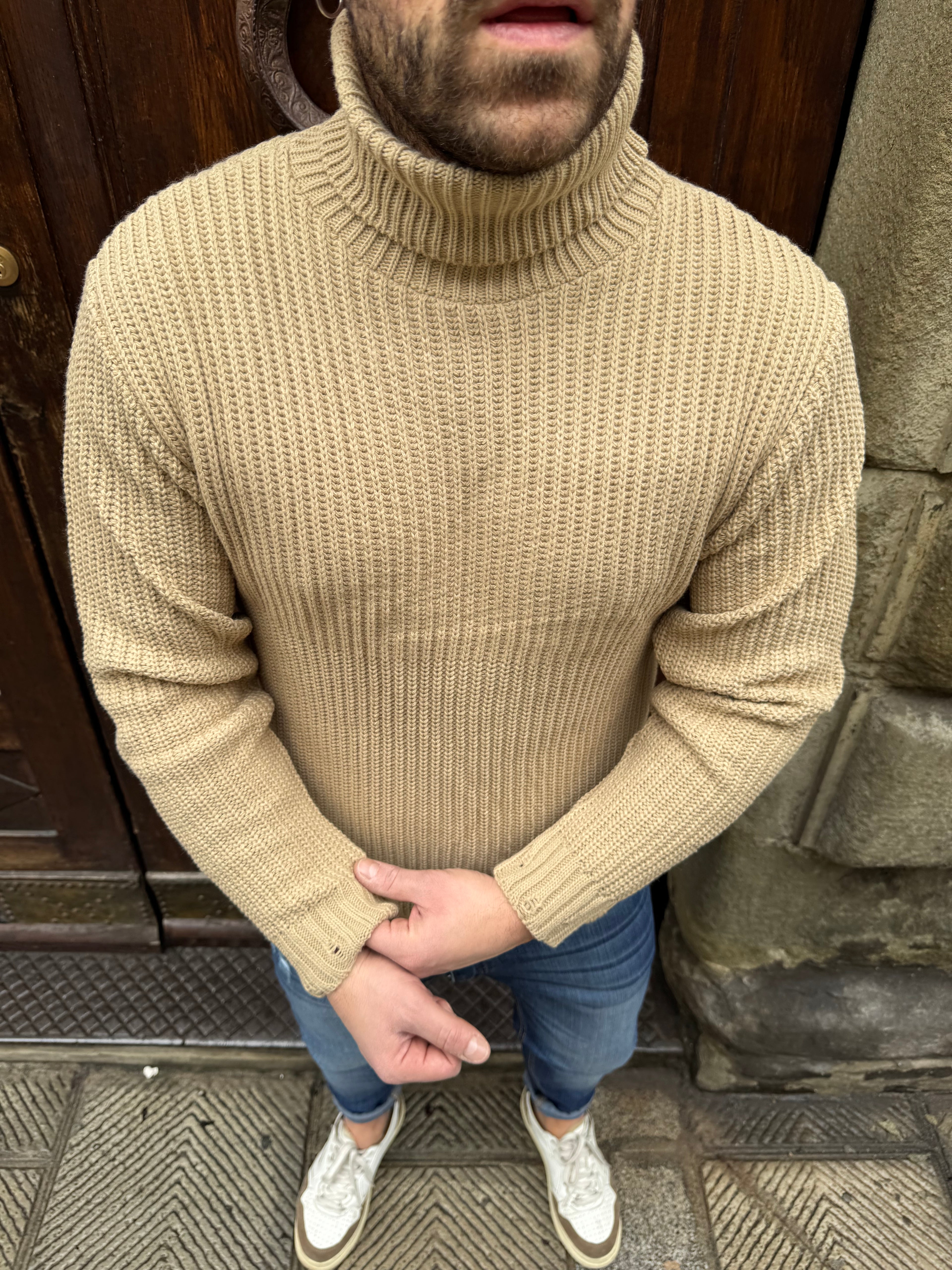 Maglioncino Dolcevita con rotture