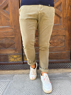 Pantalone chinos in velluto microcostina di Tréz verde
