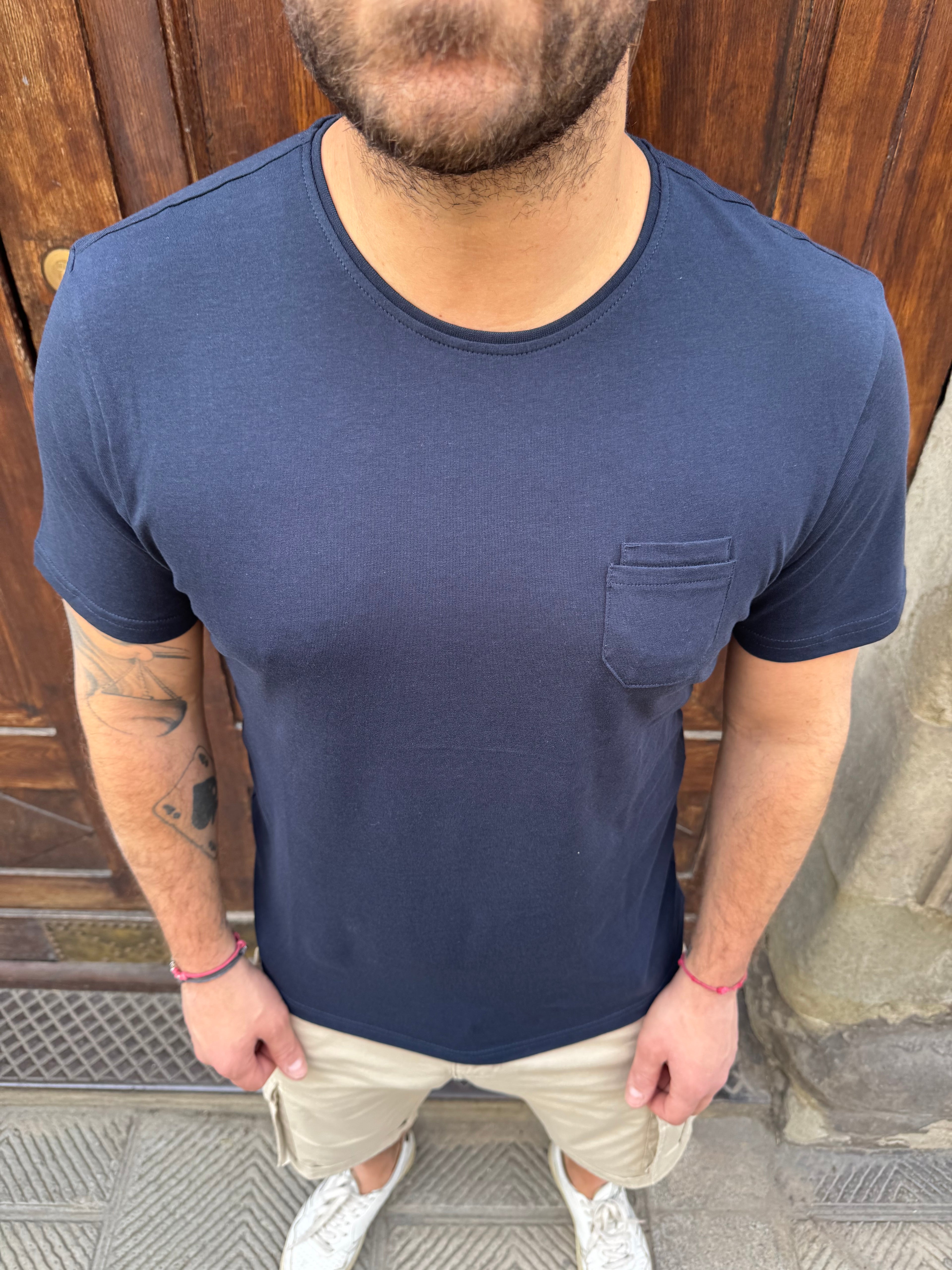 T-shirt taschino di Tréz blu
