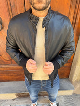 Carica l&#39;immagine nel visualizzatore di Gallery, Bomber Ecopelle di Telamira
