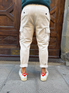 Pantalone cargo in velluto di Telamira panna