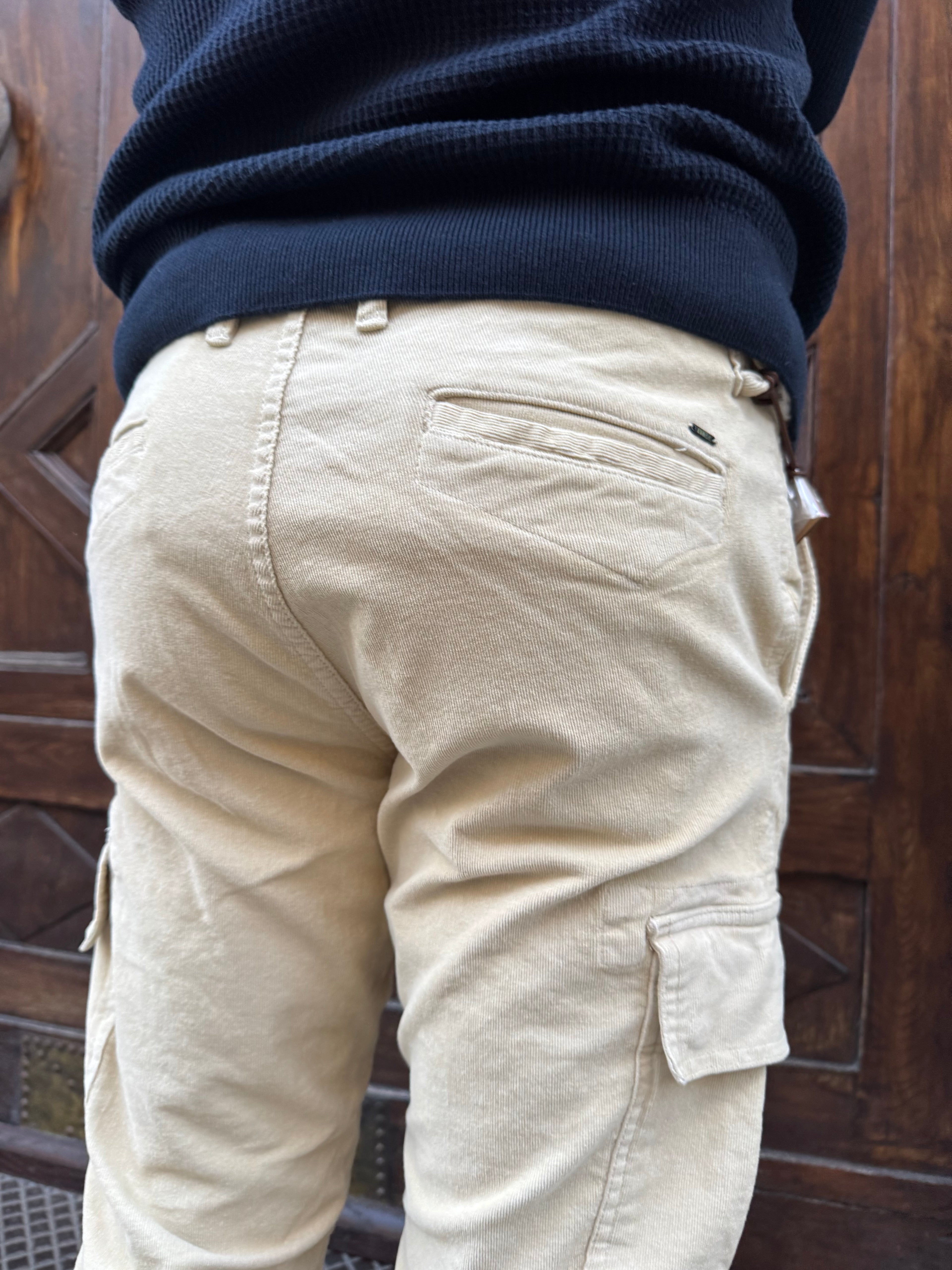 Pantalone cargo in velluto di Tréz beige
