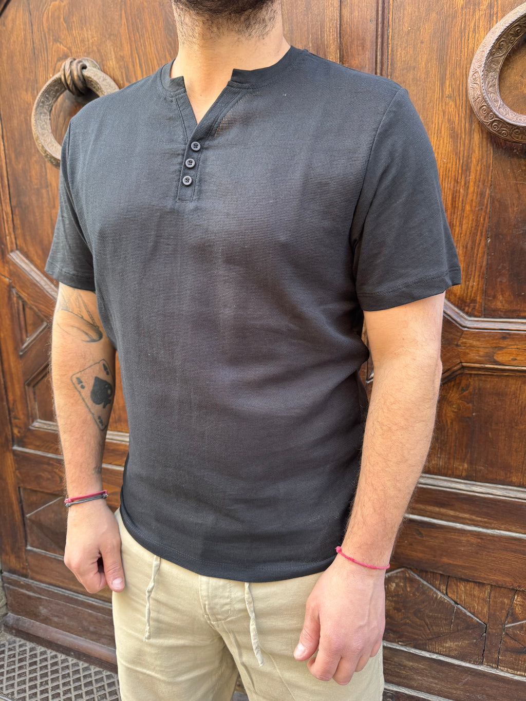 T-shirt Serafino di Tréz nera