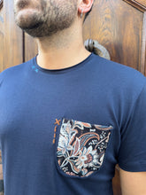 Carica l&#39;immagine nel visualizzatore di Gallery, T-shirt James con taschino
