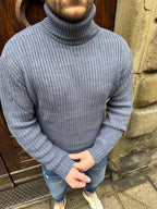 Maglioncino Dolcevita con rotture