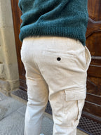 Pantalone cargo in velluto di Telamira panna