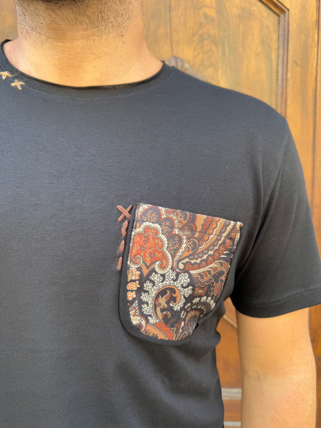 T-shirt James con taschino nera