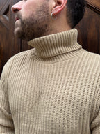 Maglioncino Dolcevita con rotture