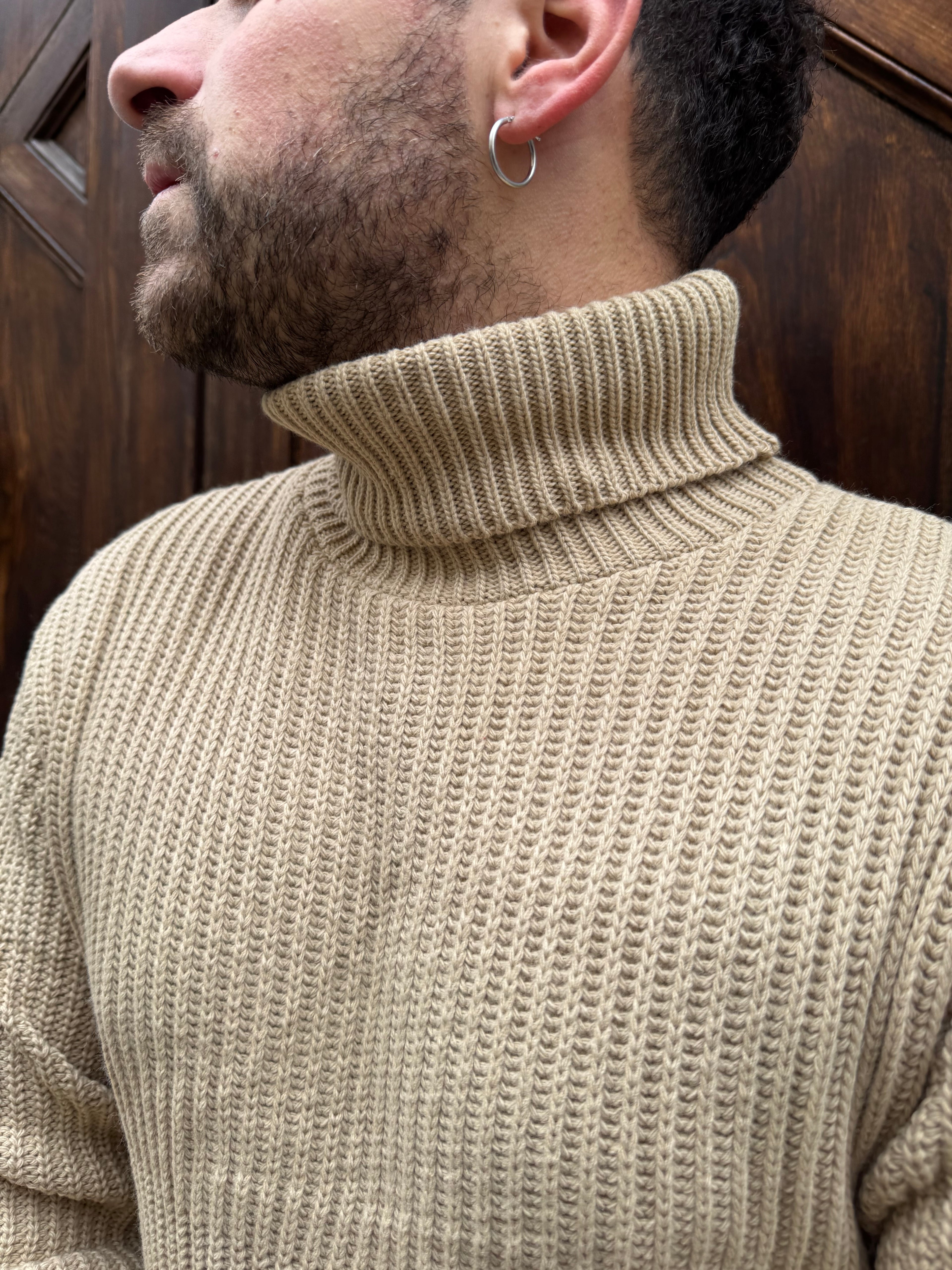 Maglioncino Dolcevita con rotture