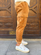 Pantalone cargo in velluto di Telamira caramello