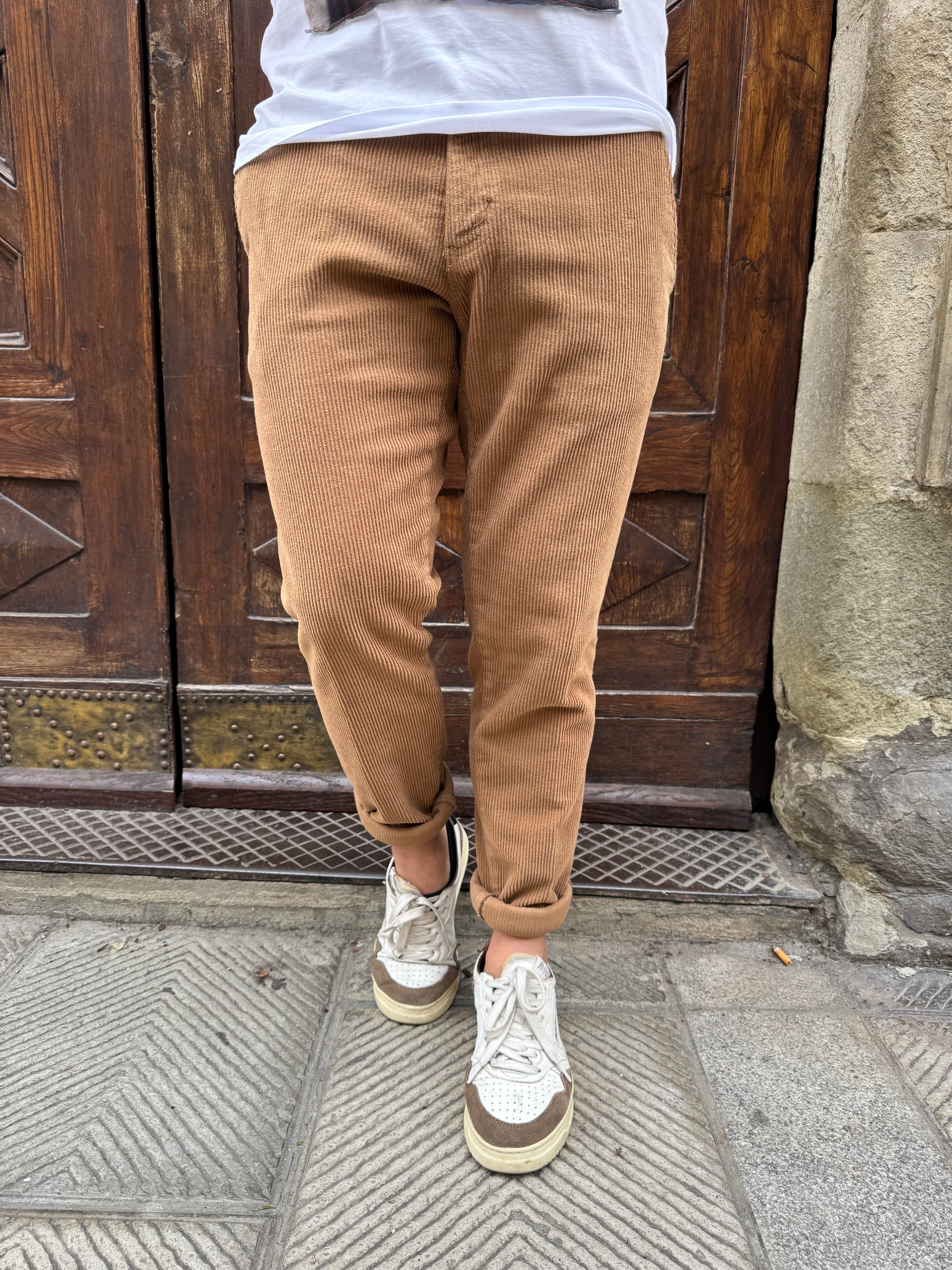 Pantalone Chinos in velluto biscotto