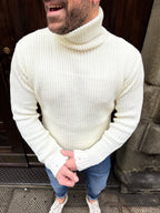 Maglioncino Dolcevita con rotture