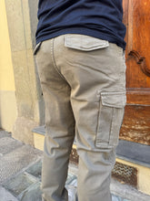 Carica l&#39;immagine nel visualizzatore di Gallery, Pantalone Cargo di Petrol Ind.
