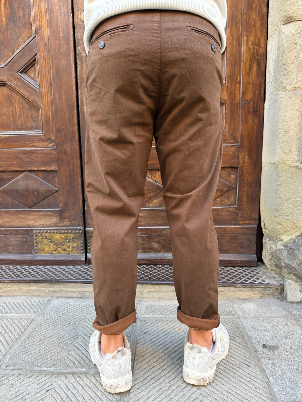 Pantalone Chinos di Hamaki-Ho con pences moro