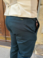Pantalone Chinos di Trèz blu navy
