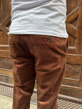 Carica l&#39;immagine nel visualizzatore di Gallery, Pantalone Velluto Rocciatore di Telamira cioccolato
