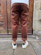 Carica l&#39;immagine nel visualizzatore di Gallery, Pantalone Velluto Rocciatore di Telamira cioccolato
