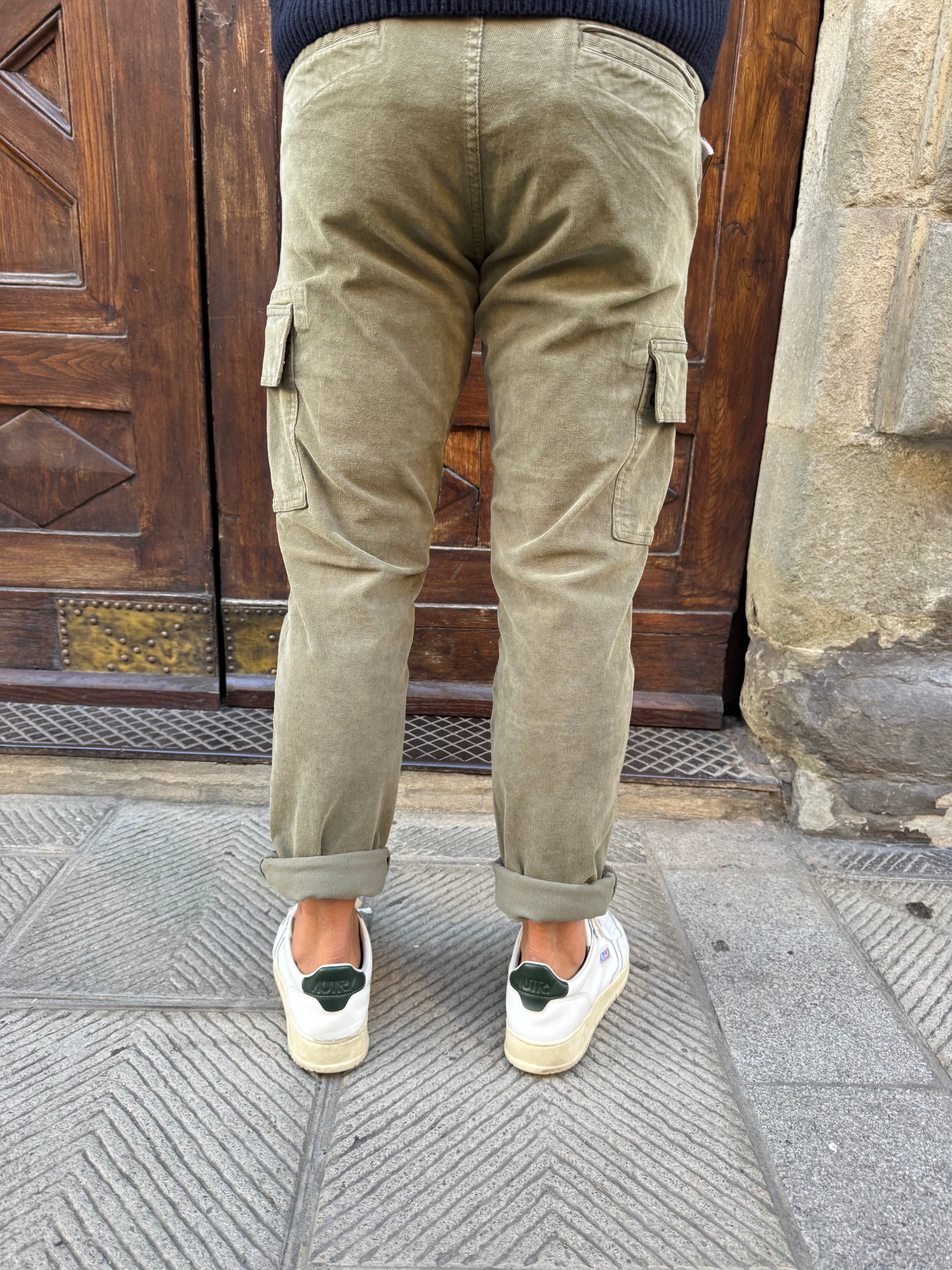 Pantalone Cargo in microvelluto di Tréz verde salvia