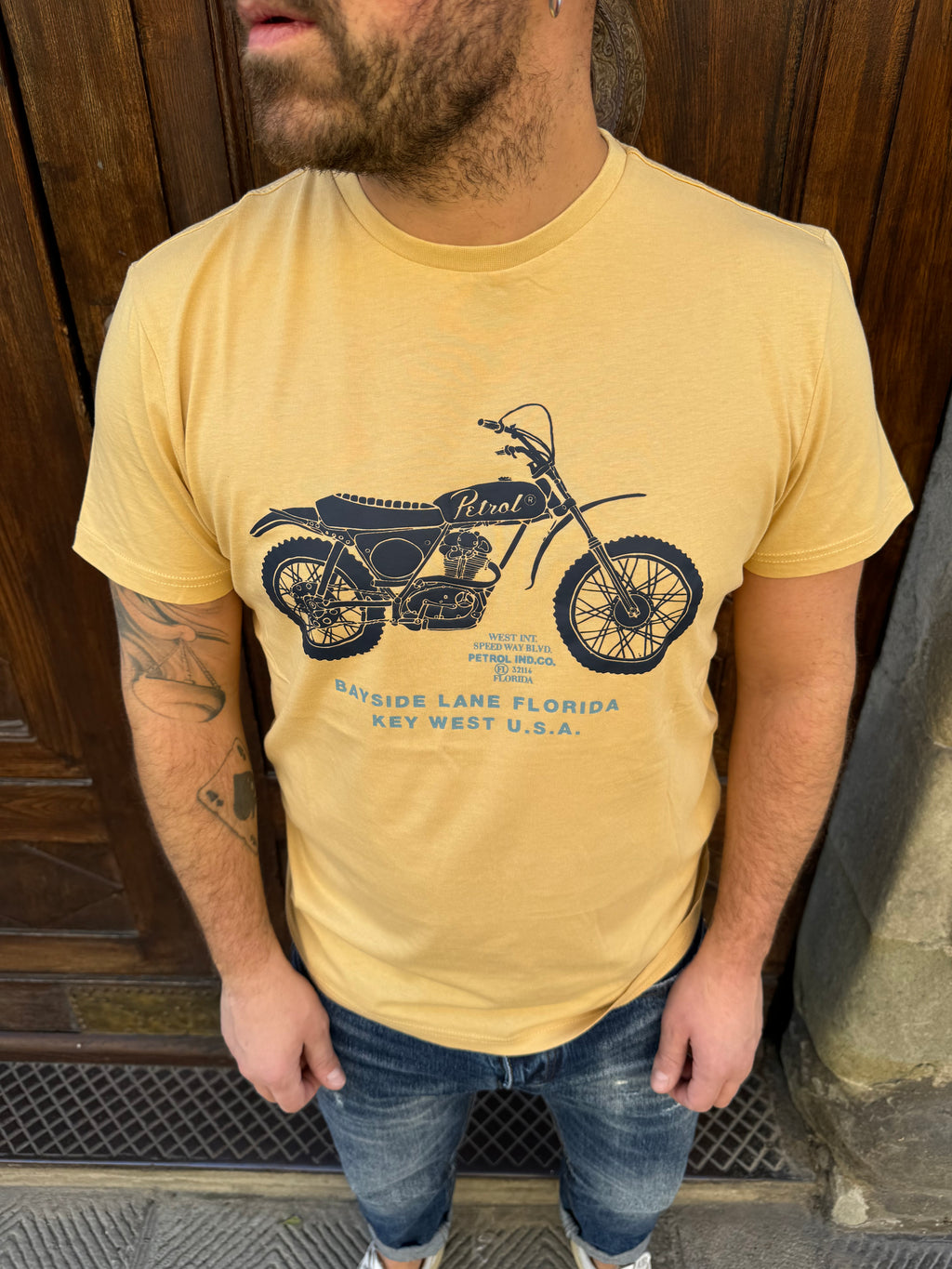 T-Shirt scrambler di Petrol