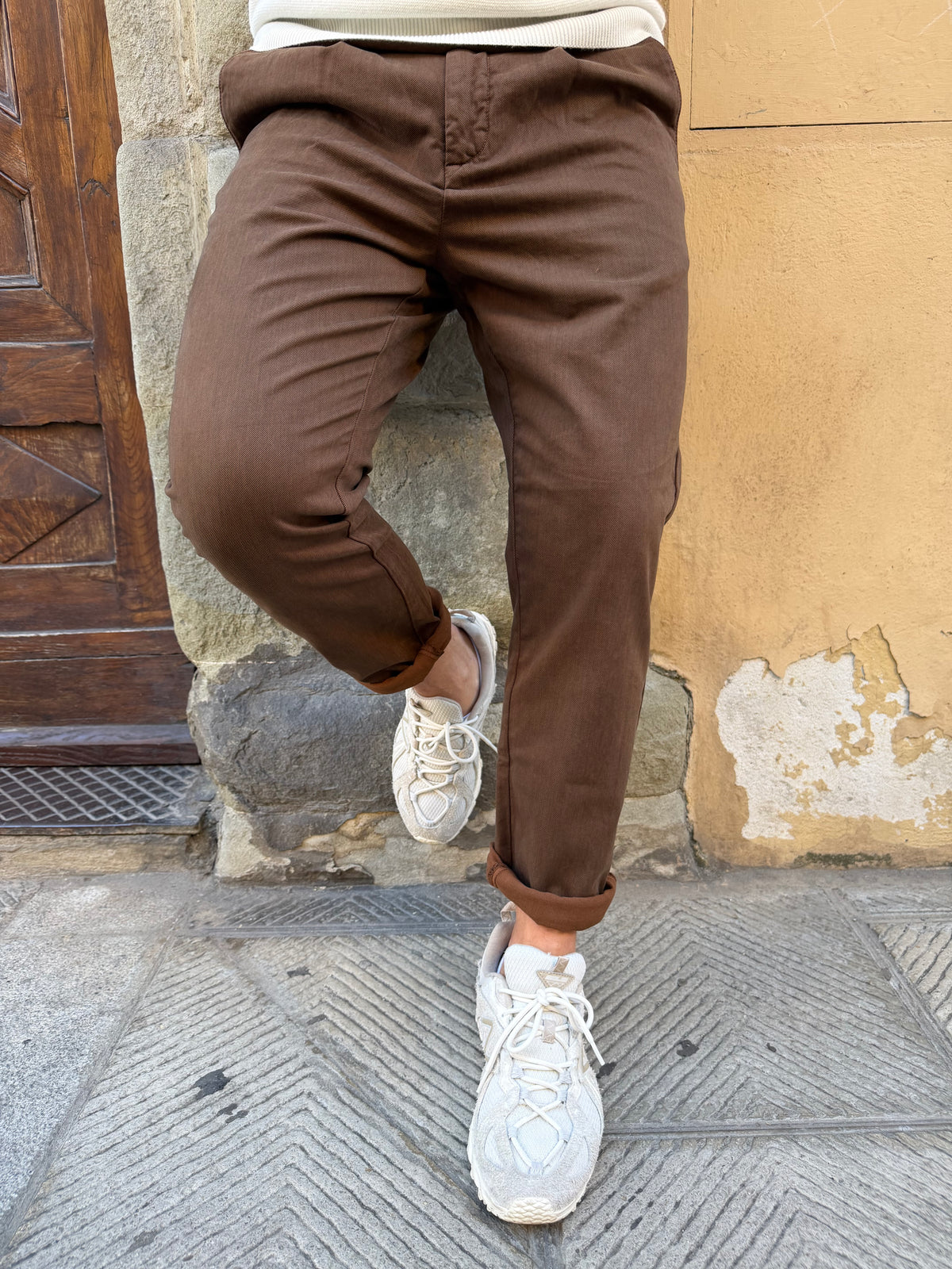 Pantalone Chinos di Hamaki-Ho con pences moro