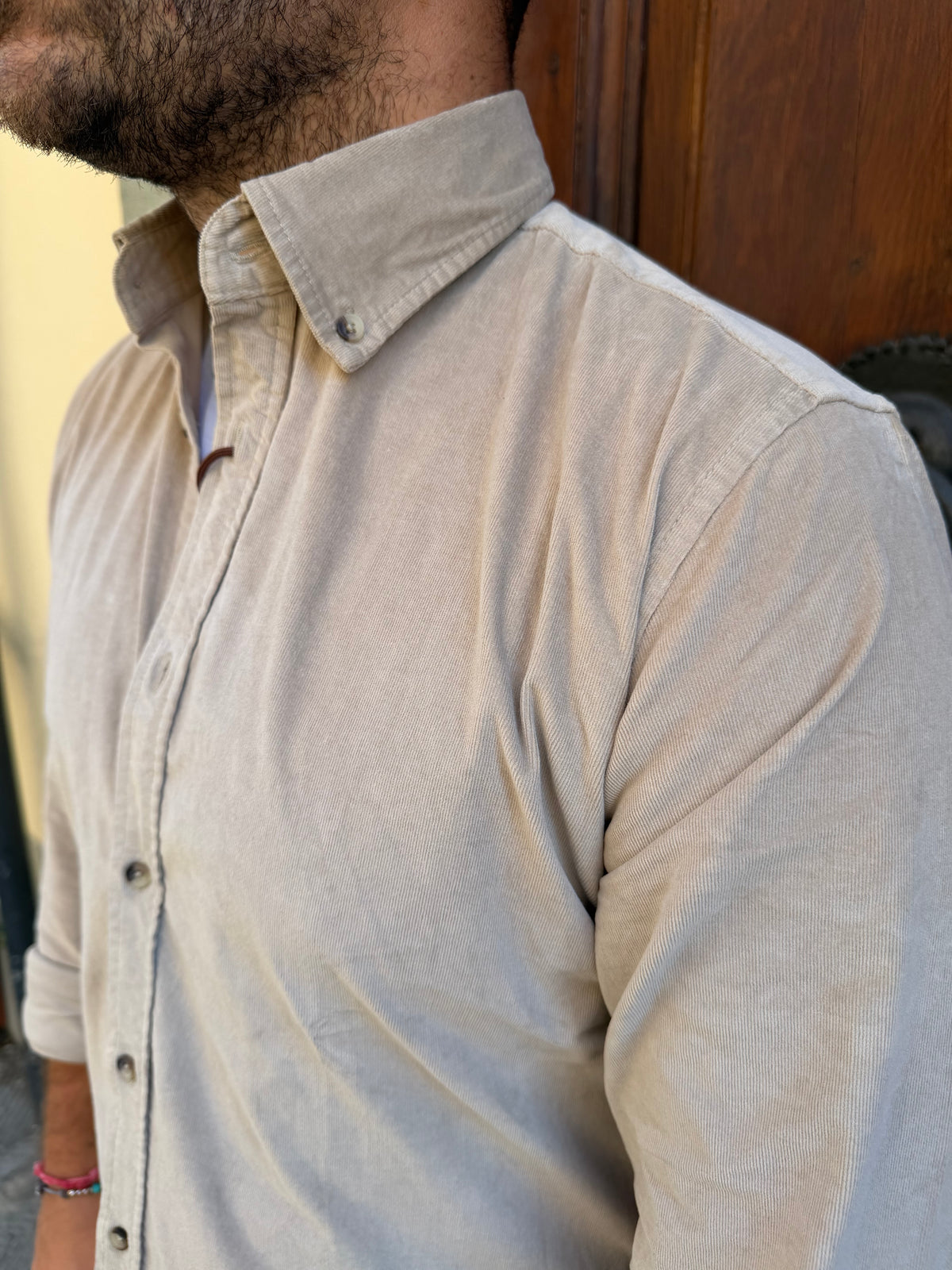 Camicia Vegas di Tréz in microvelluto beige