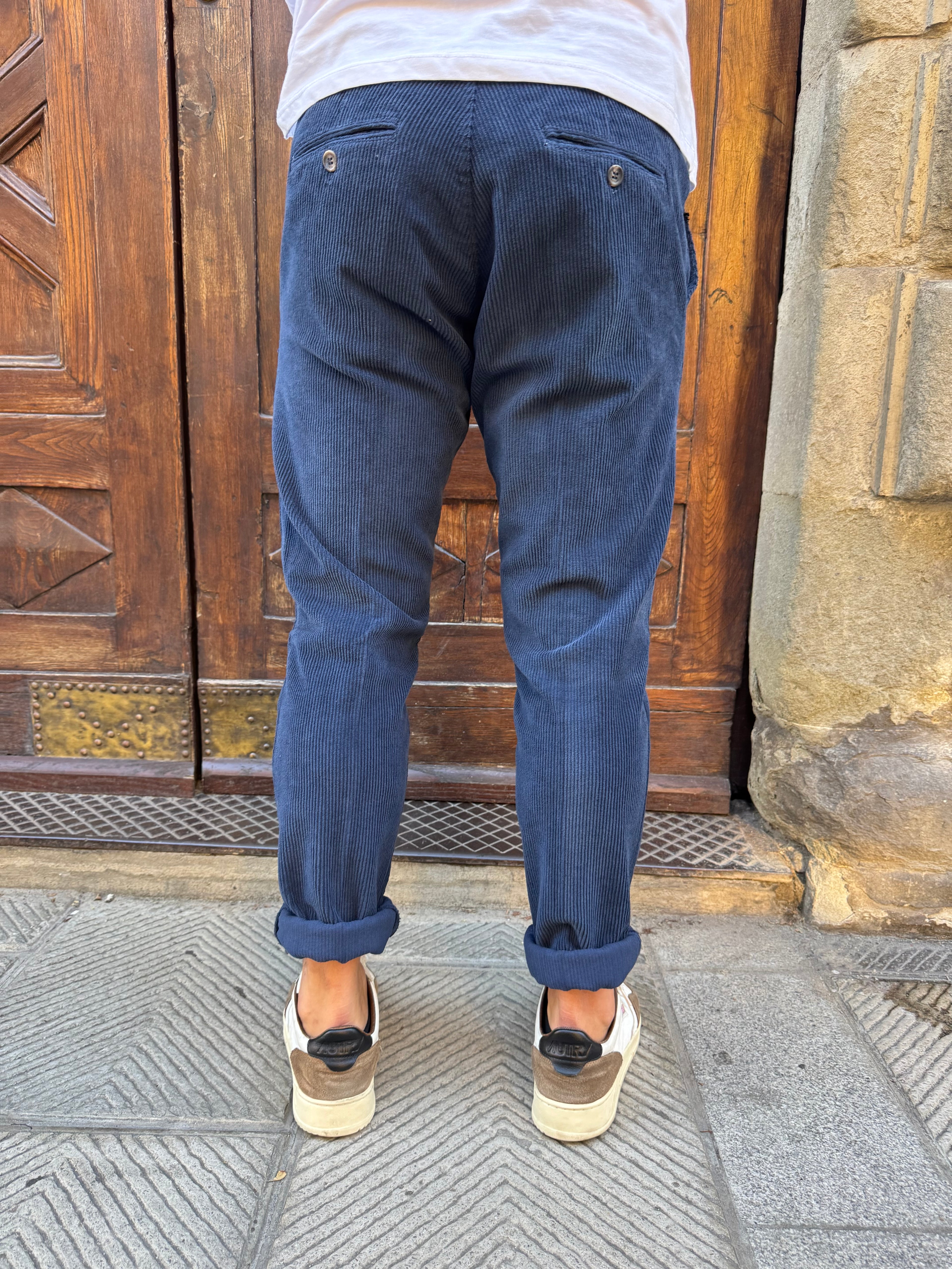Pantalone Chinos in velluto di Telamira blu