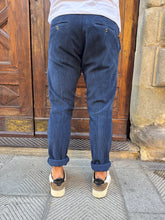 Carica l&#39;immagine nel visualizzatore di Gallery, Pantalone Chinos in velluto blu di Telamira
