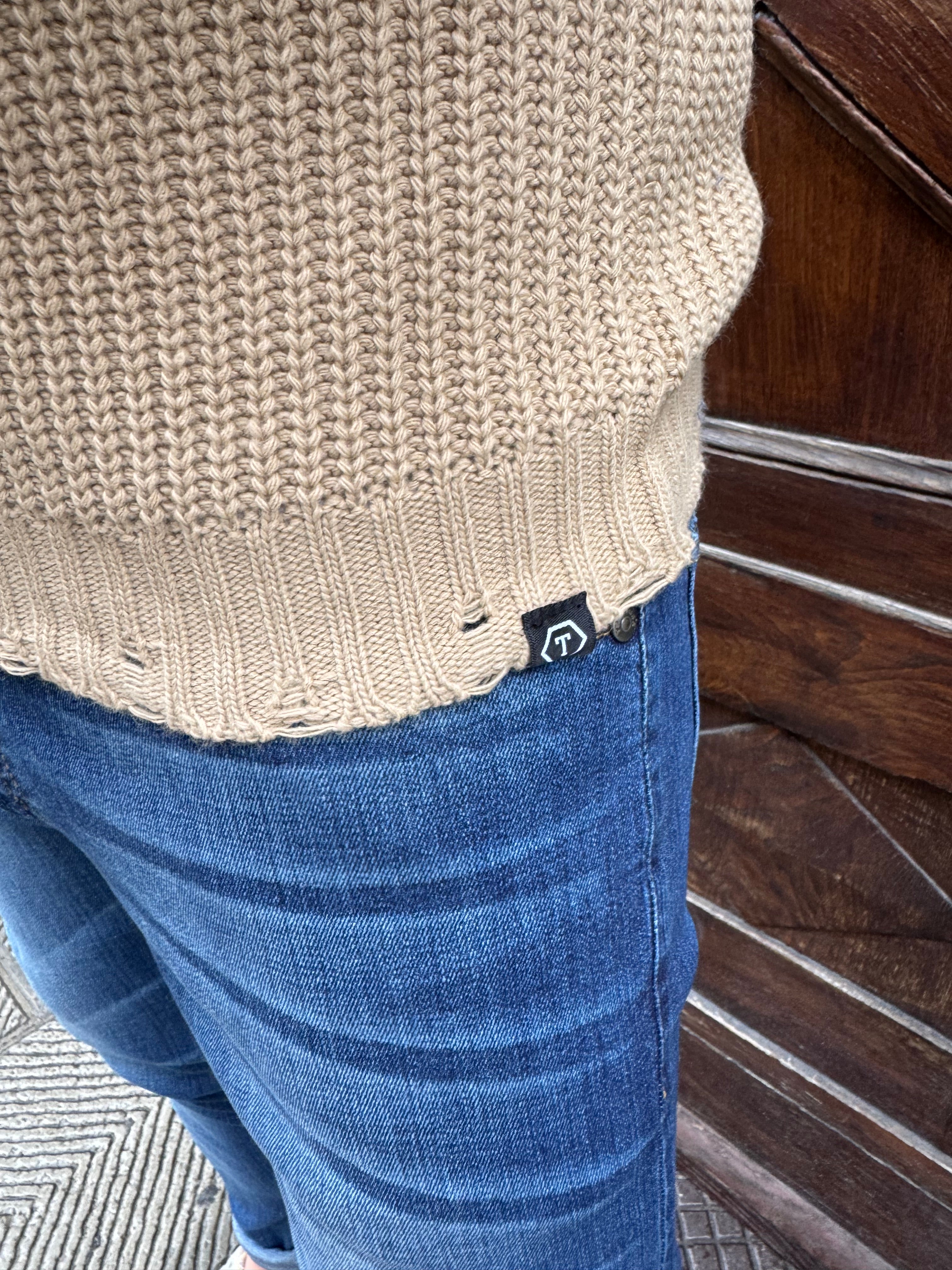 Maglioncino Dolcevita con rotture