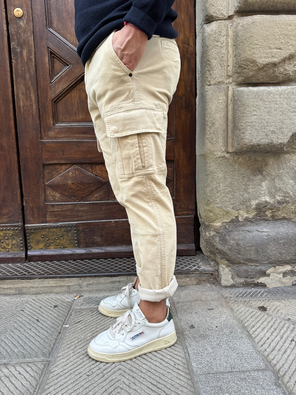 Pantalone cargo in velluto di Tréz beige